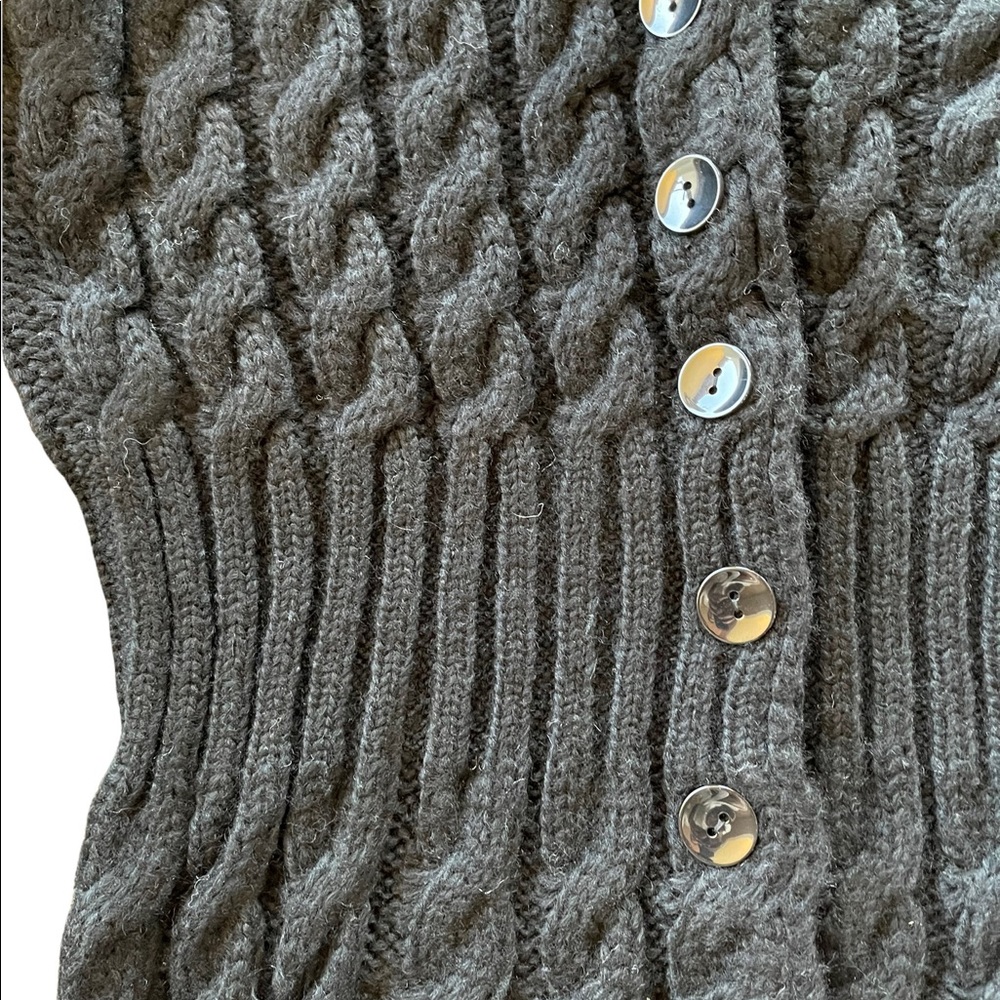 ๐ The CELES Hand Knit Long Sweater - Picture 7 of 10